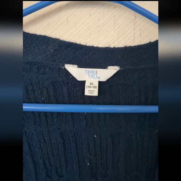 Cozy dark blue sweater - Picture 2 of 3